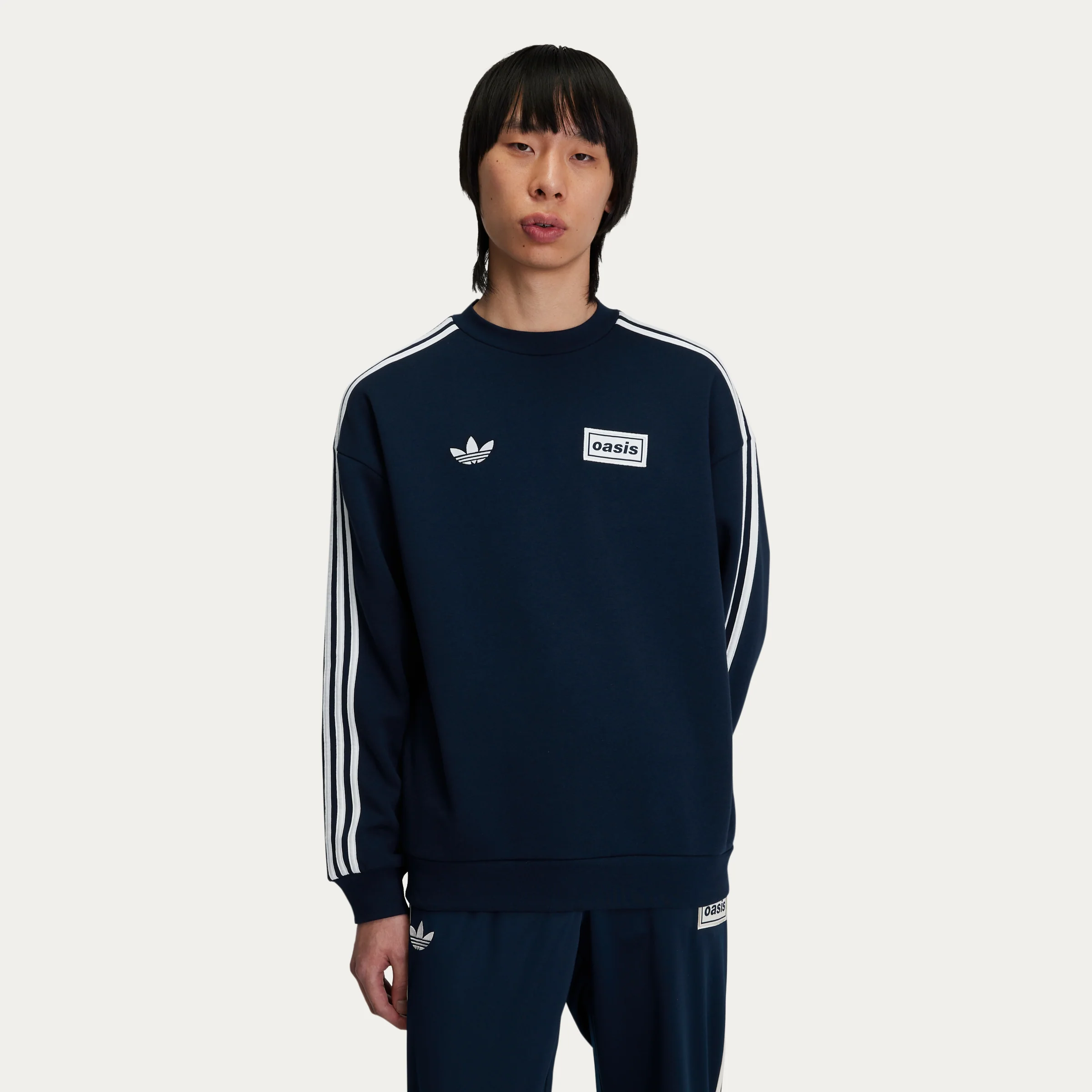 82-live-25-adidas-crewneck-sweatshirt-indigo-3.webp Live '25 adidas Crewneck Sweatshirt Indigo